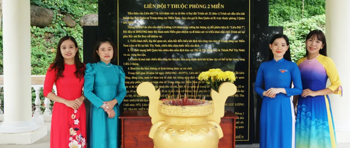 Thăm di tích Liên đội 7