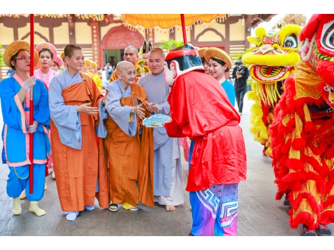 Lễ vía bà Linh Sơn Thánh Mẫu