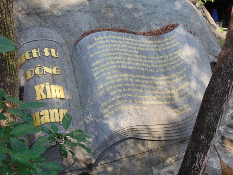 Động Kim Quang xưa và nay.